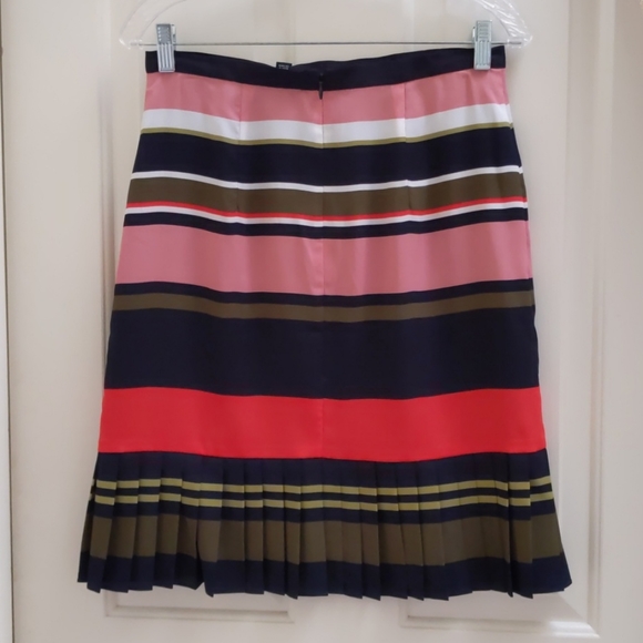 NWT Ann Taylor Fluted Hem Striped Skirt 6P Multico - Picture 6 of 11